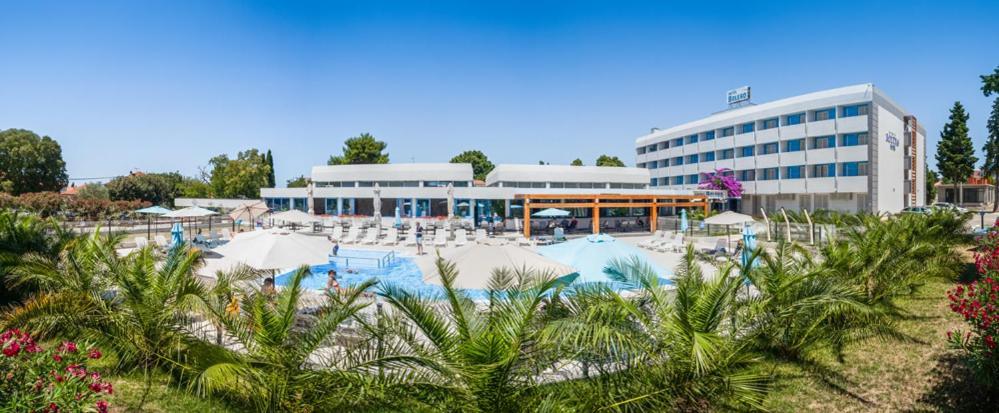 Hotel Bolero Биоград на Мору Екстериор снимка