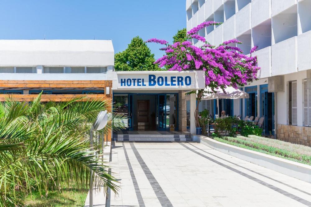 Hotel Bolero Биоград на Мору Екстериор снимка