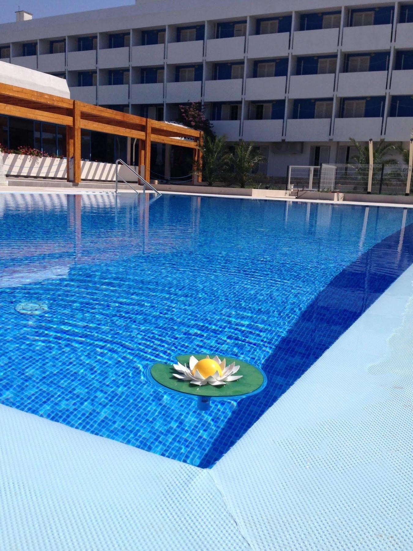 Hotel Bolero Биоград на Мору Екстериор снимка